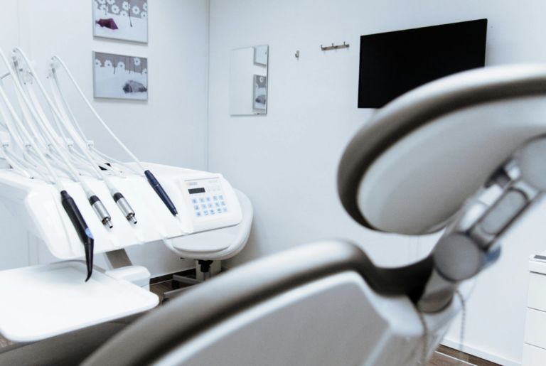 Hollywood’s Prime-Rated Beauty Dentistry – Hollywood Life